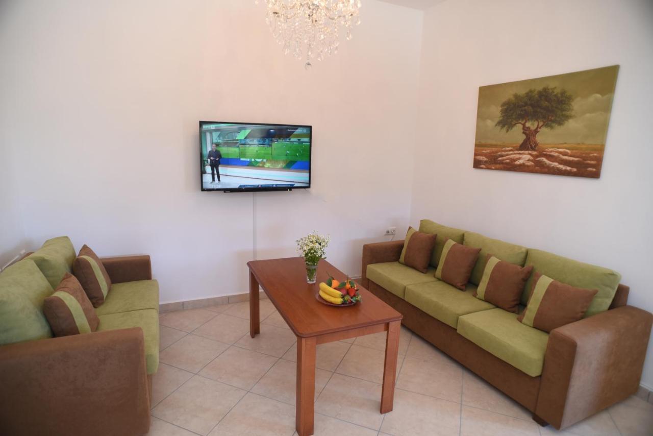 דירות Mélanes Bernie House 2 מראה חיצוני תמונה